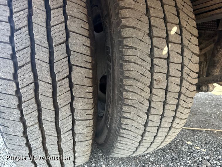 image for item NU9635 2019 Ford F350 Super Duty utility bed pickup truck