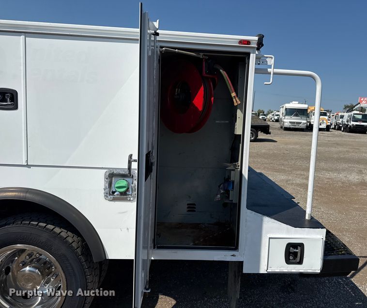 image for item NU9636 2018 Ford F550 Super Duty utility / service truck