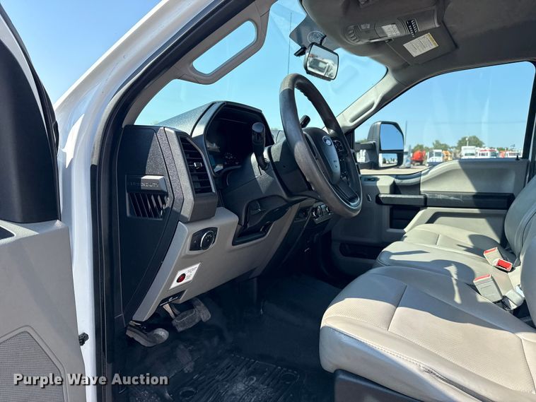 image for item NU9636 2018 Ford F550 Super Duty utility / service truck