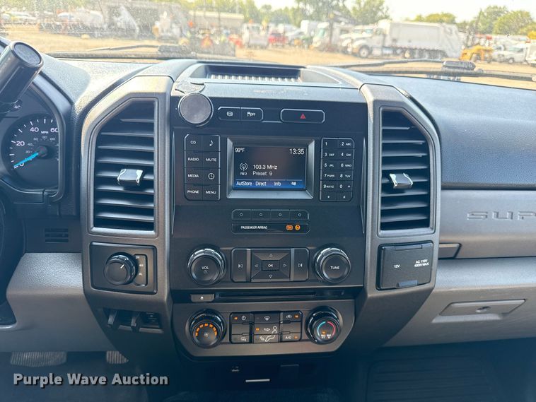 image for item NU9636 2018 Ford F550 Super Duty utility / service truck