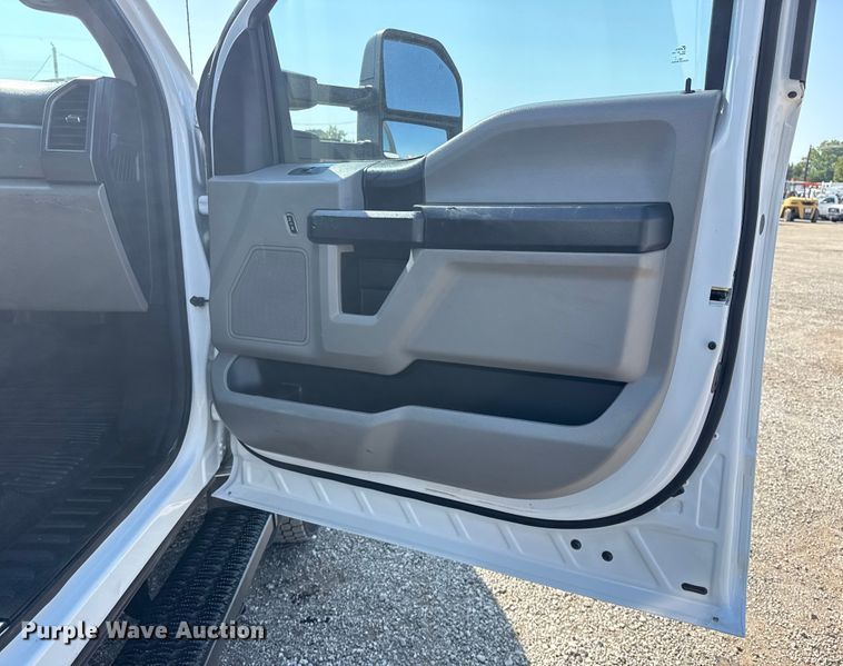 image for item NU9636 2018 Ford F550 Super Duty utility / service truck