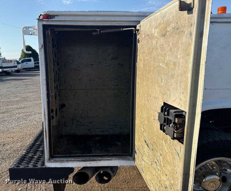 image for item NU9641 2012 Ford F550 Super Duty Crew Cab utility / service truck