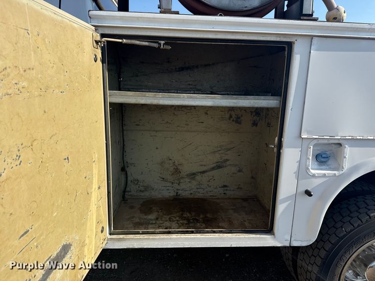 image for item NU9641 2012 Ford F550 Super Duty Crew Cab utility / service truck