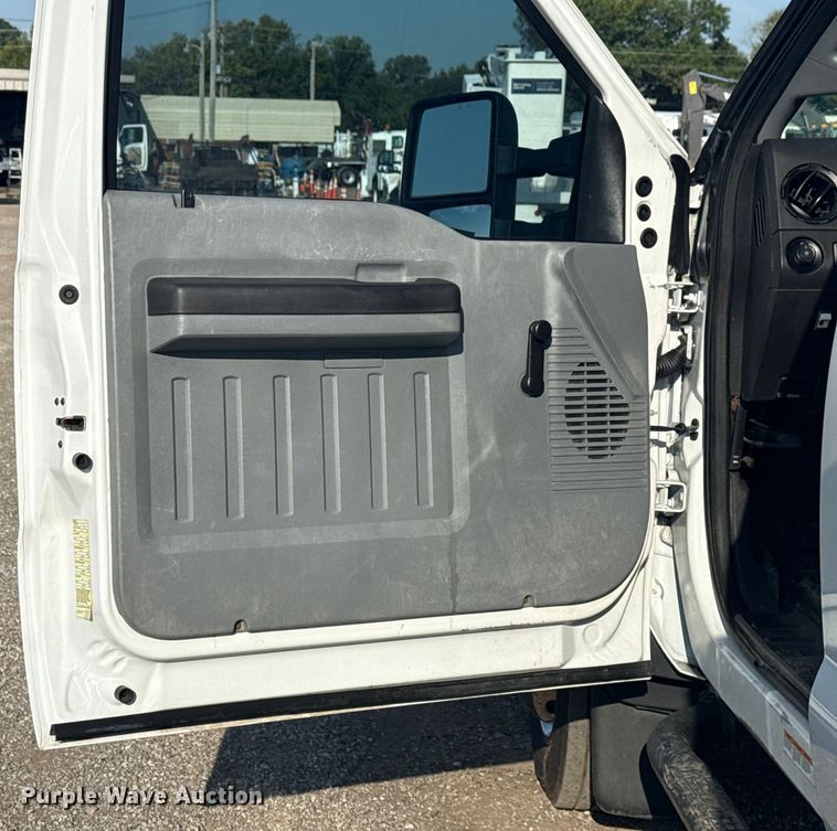 image for item NU9641 2012 Ford F550 Super Duty Crew Cab utility / service truck