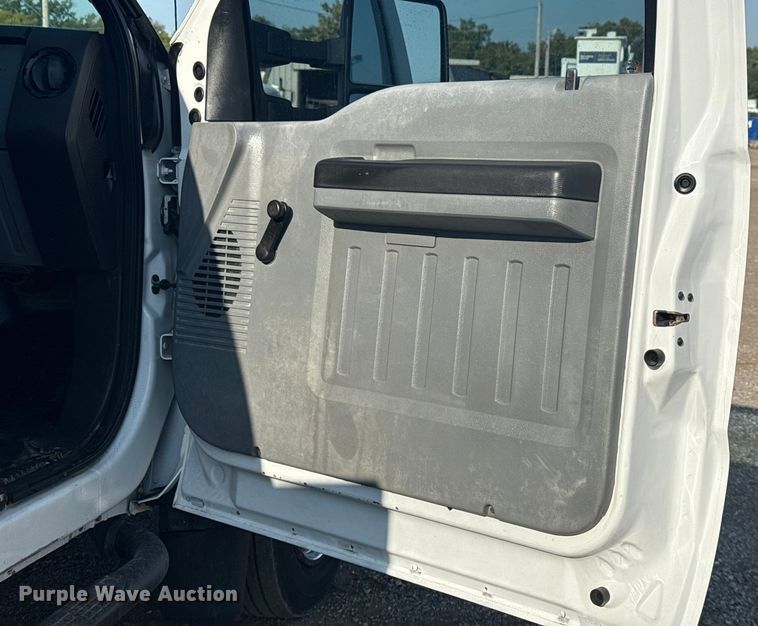 image for item NU9641 2012 Ford F550 Super Duty Crew Cab utility / service truck