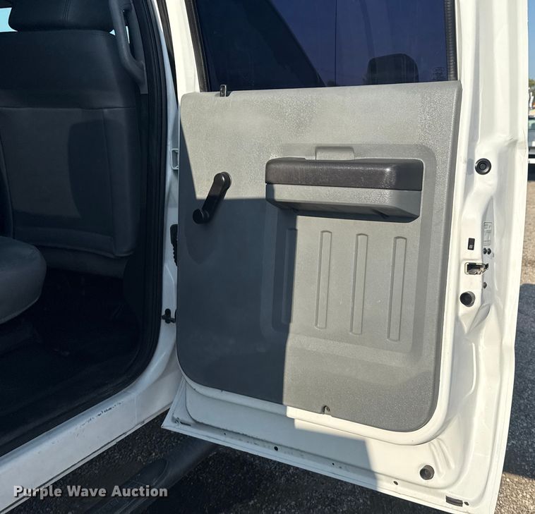 image for item NU9641 2012 Ford F550 Super Duty Crew Cab utility / service truck