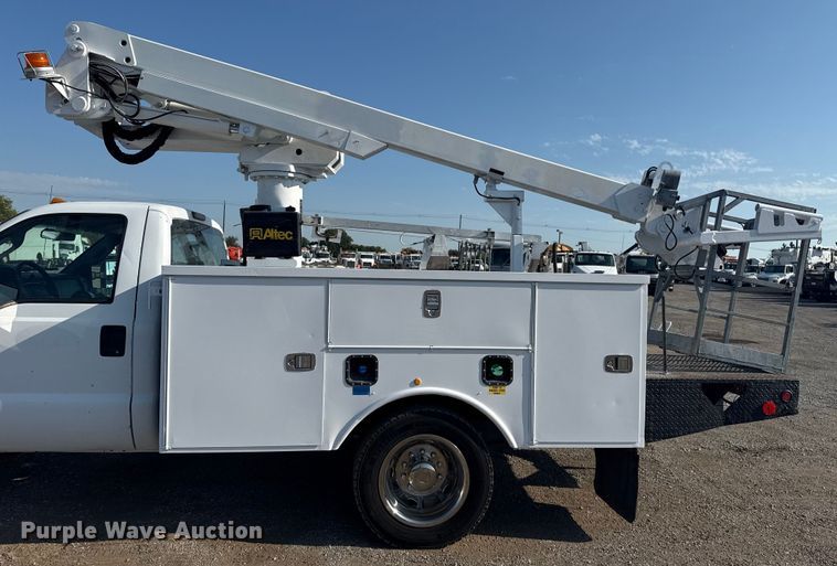 image for item NU9642 2011 Ford F550 Super Duty bucket truck