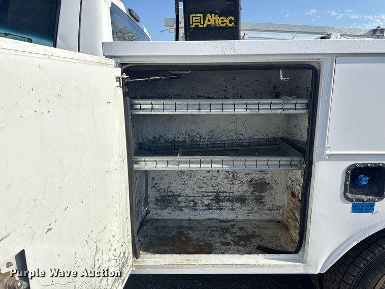 image for item NU9642 2011 Ford F550 Super Duty bucket truck