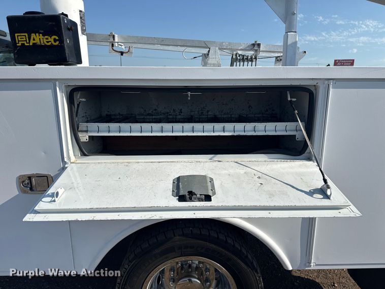 image for item NU9642 2011 Ford F550 Super Duty bucket truck