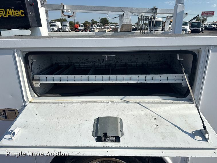 image for item NU9642 2011 Ford F550 Super Duty bucket truck