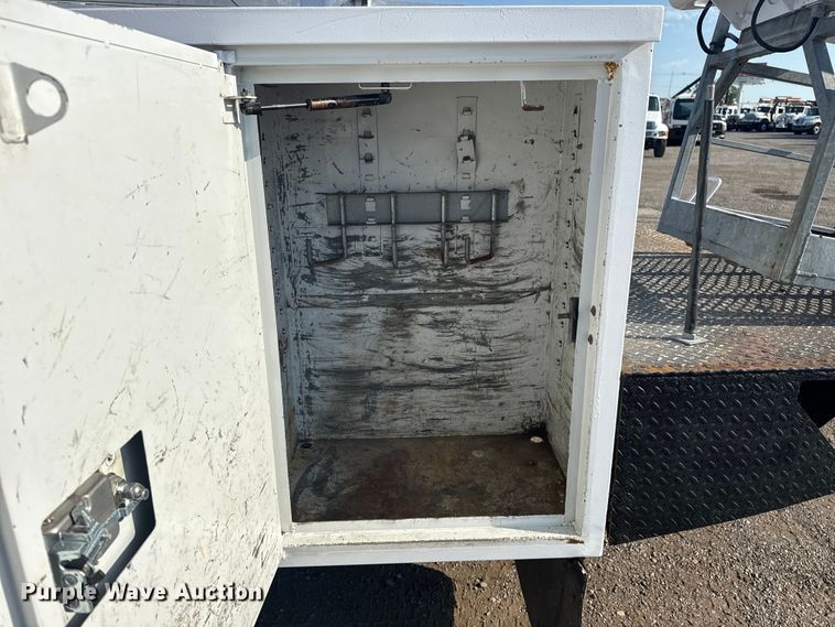 image for item NU9642 2011 Ford F550 Super Duty bucket truck