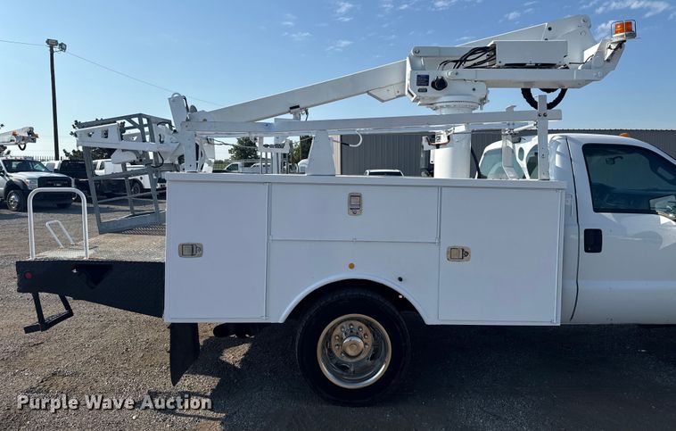 image for item NU9642 2011 Ford F550 Super Duty bucket truck