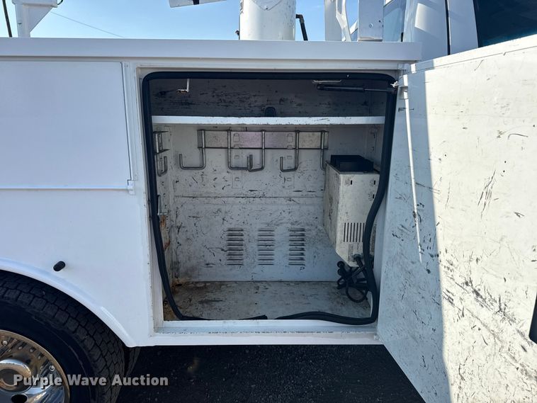 image for item NU9642 2011 Ford F550 Super Duty bucket truck