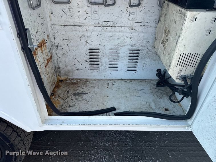 image for item NU9642 2011 Ford F550 Super Duty bucket truck