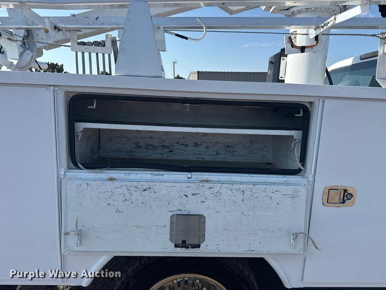 image for item NU9642 2011 Ford F550 Super Duty bucket truck