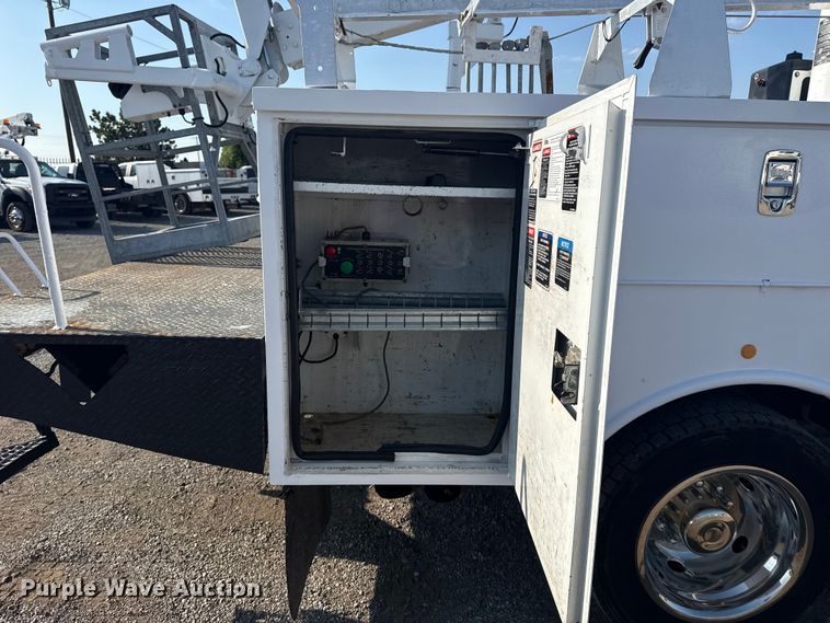 image for item NU9642 2011 Ford F550 Super Duty bucket truck