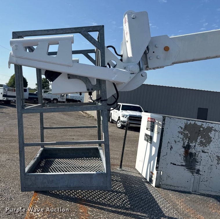 image for item NU9642 2011 Ford F550 Super Duty bucket truck