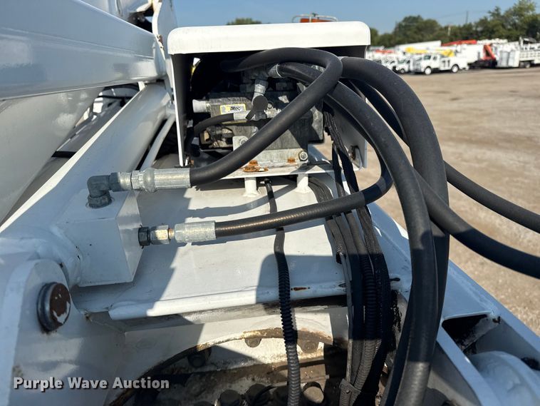 image for item NU9642 2011 Ford F550 Super Duty bucket truck