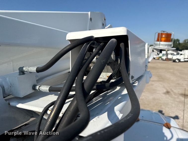 image for item NU9642 2011 Ford F550 Super Duty bucket truck