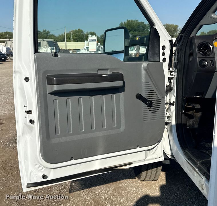 image for item NU9642 2011 Ford F550 Super Duty bucket truck