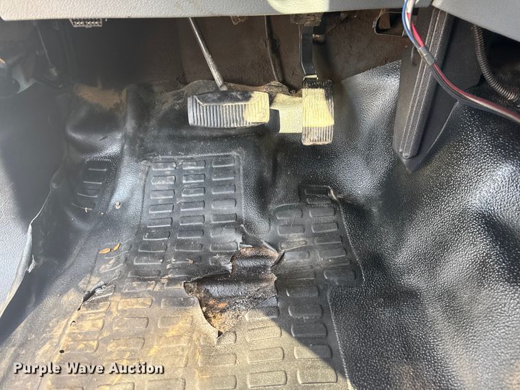 image for item NU9642 2011 Ford F550 Super Duty bucket truck