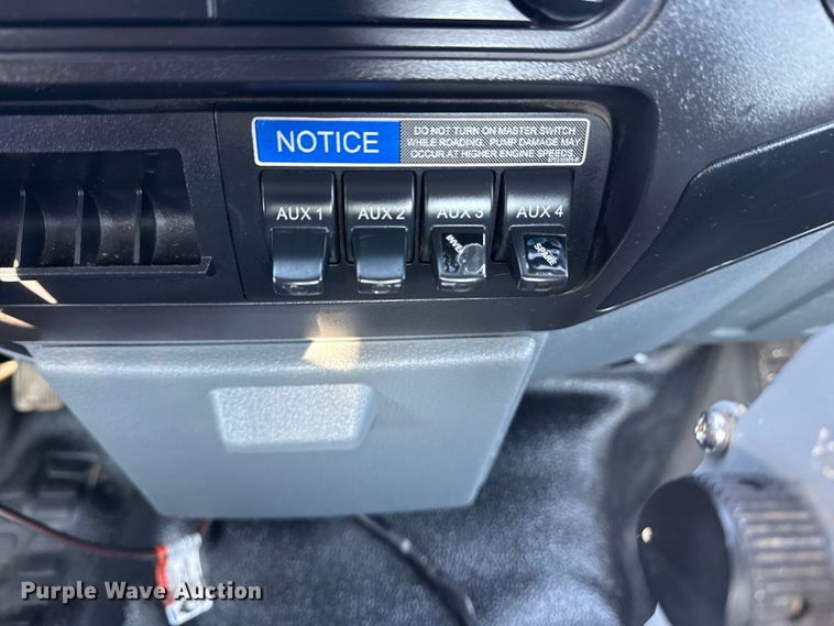 image for item NU9642 2011 Ford F550 Super Duty bucket truck