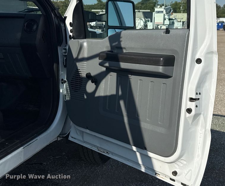 image for item NU9642 2011 Ford F550 Super Duty bucket truck