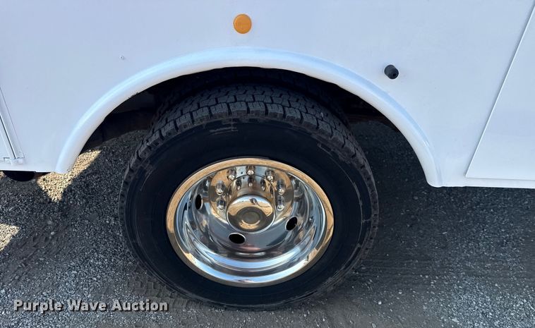 image for item NU9642 2011 Ford F550 Super Duty bucket truck