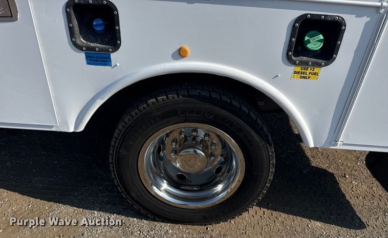 image for item NU9642 2011 Ford F550 Super Duty bucket truck