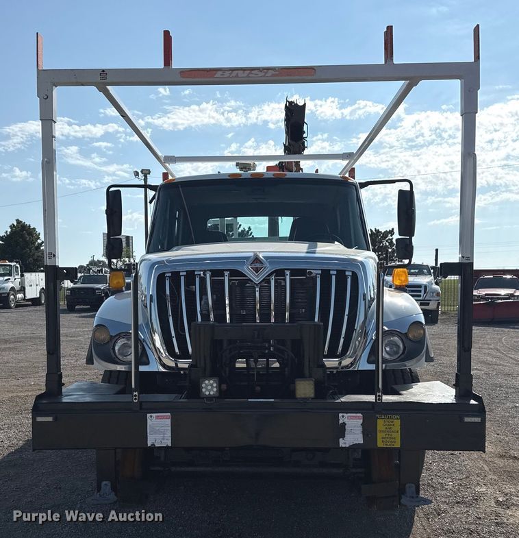 image for item NU9643 2010 International 7500 crane truck