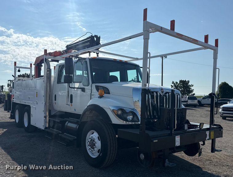 image for item NU9643 2010 International 7500 crane truck