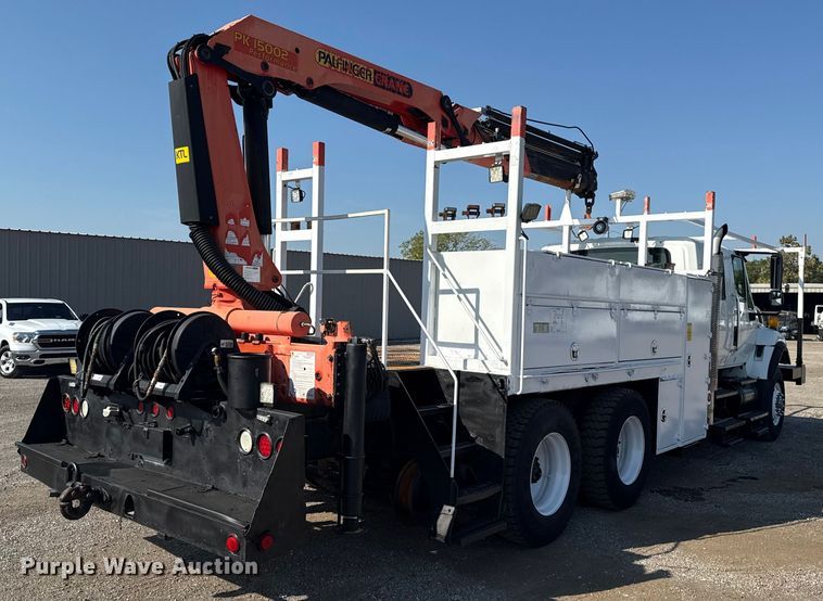 image for item NU9643 2010 International 7500 crane truck