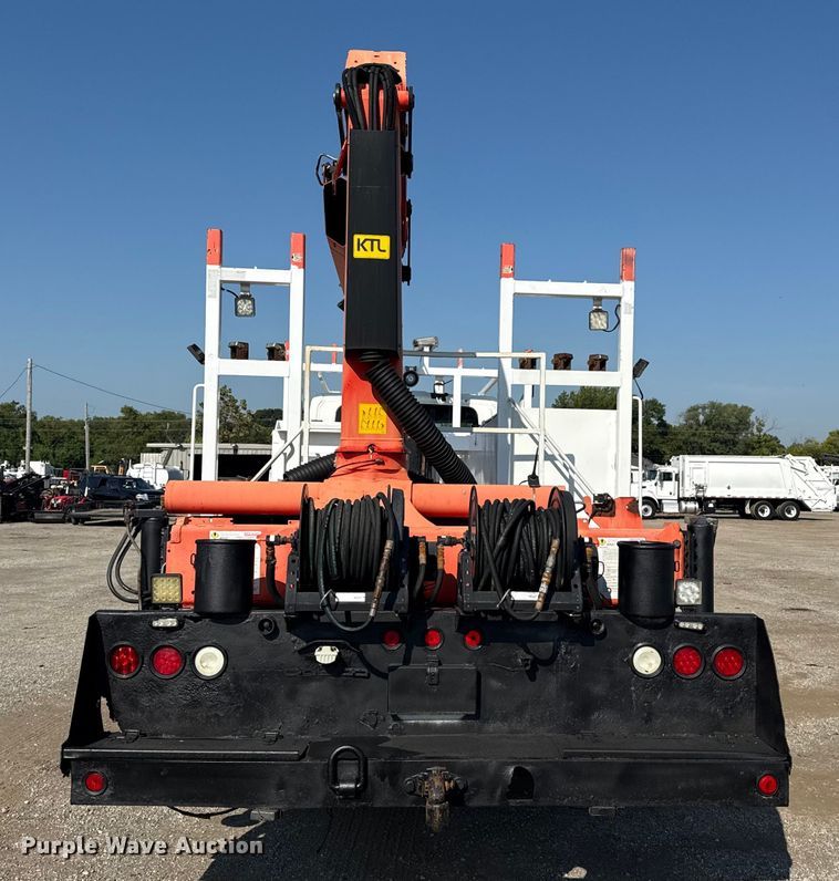 image for item NU9643 2010 International 7500 crane truck