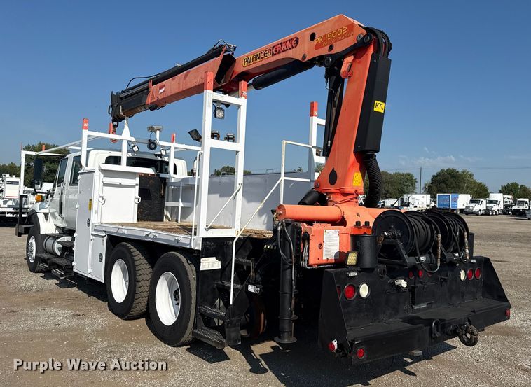 image for item NU9643 2010 International 7500 crane truck