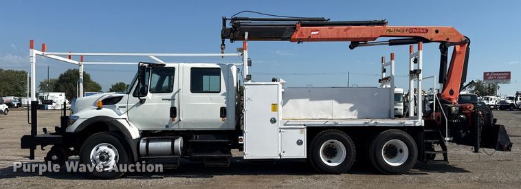 image for item NU9643 2010 International 7500 crane truck