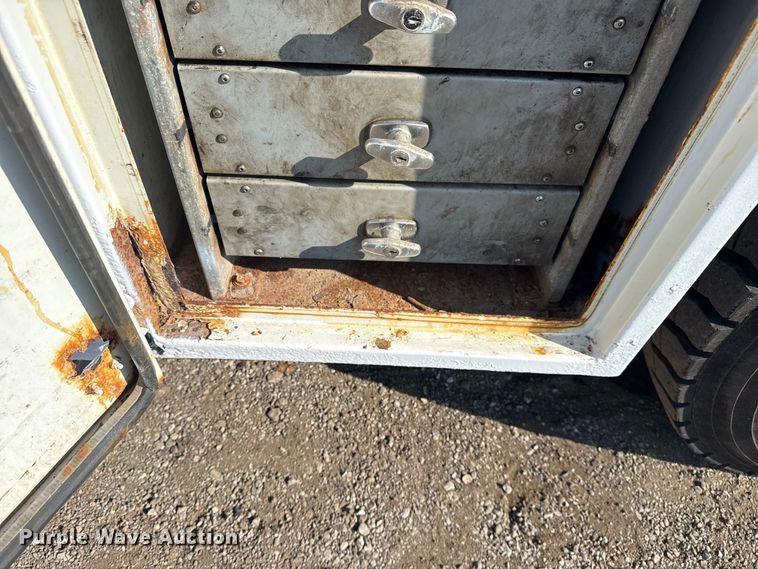 image for item NU9643 2010 International 7500 crane truck