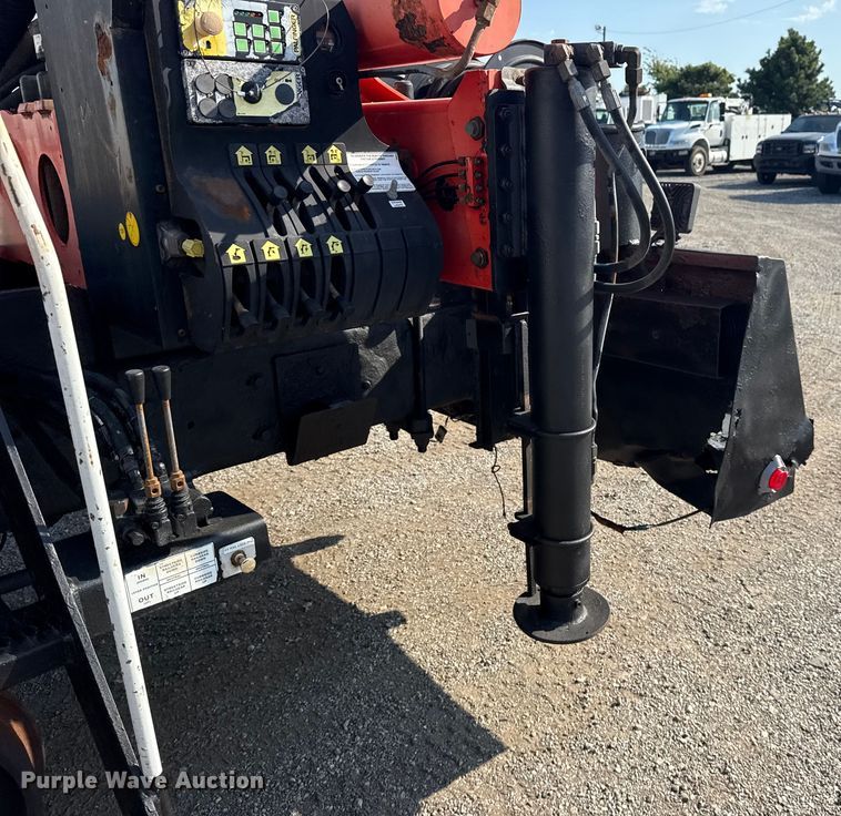 image for item NU9643 2010 International 7500 crane truck