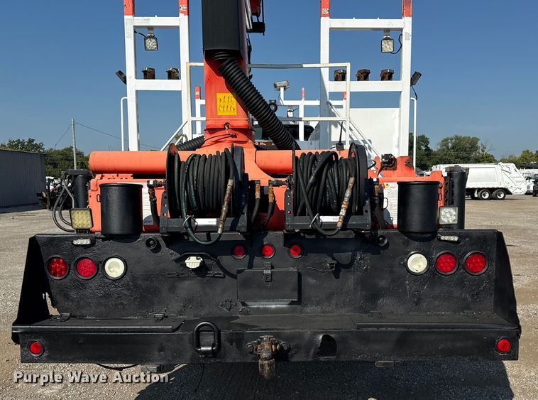 image for item NU9643 2010 International 7500 crane truck