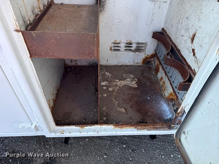 image for item NU9643 2010 International 7500 crane truck