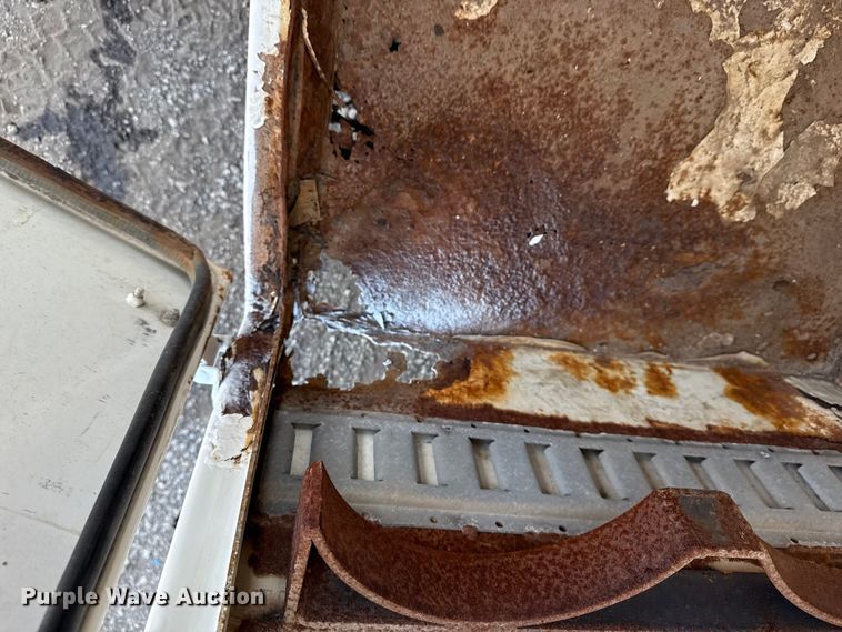 image for item NU9643 2010 International 7500 crane truck