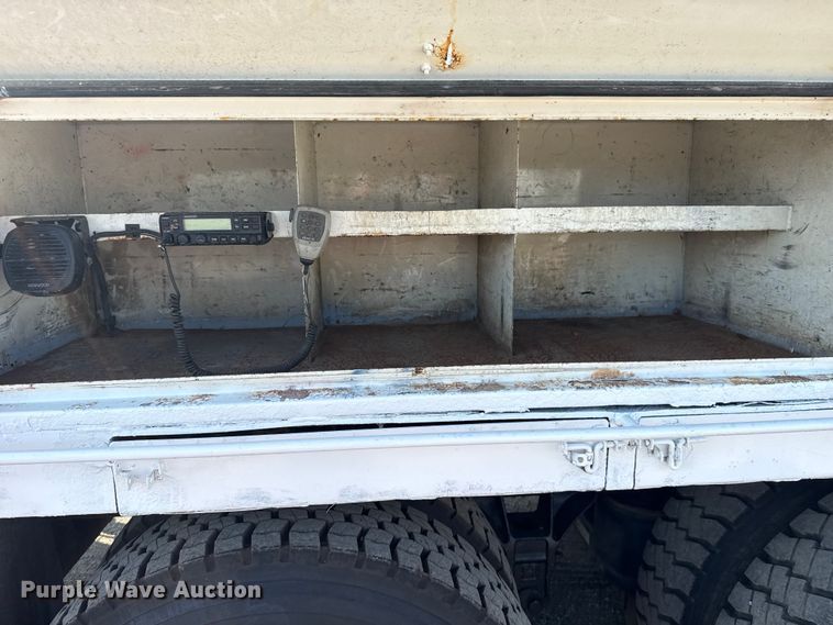 image for item NU9643 2010 International 7500 crane truck