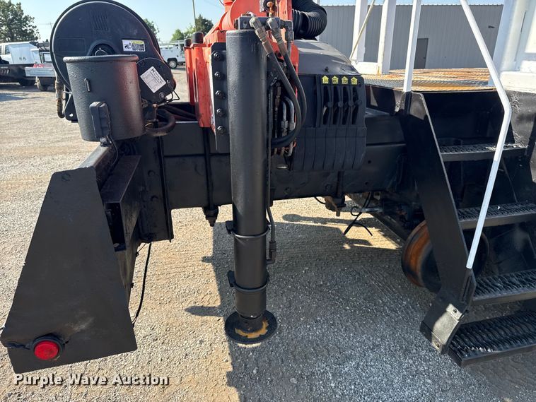 image for item NU9643 2010 International 7500 crane truck