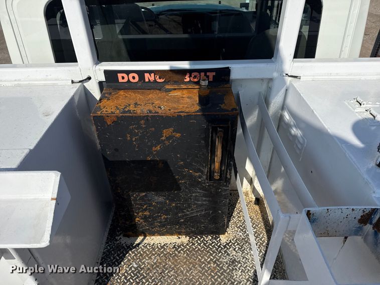 image for item NU9643 2010 International 7500 crane truck