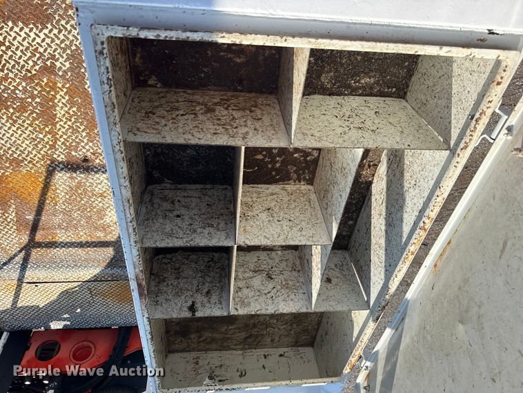 image for item NU9643 2010 International 7500 crane truck