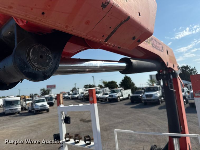 image for item NU9643 2010 International 7500 crane truck