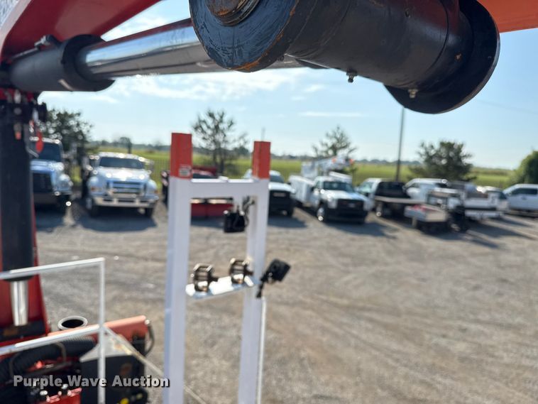 image for item NU9643 2010 International 7500 crane truck