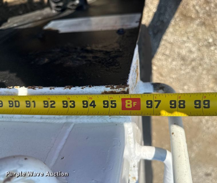 image for item NU9643 2010 International 7500 crane truck