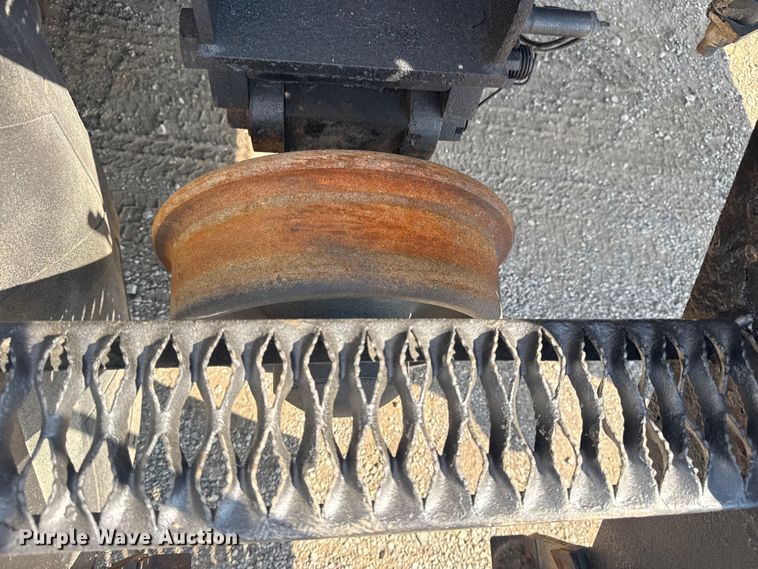 image for item NU9643 2010 International 7500 crane truck