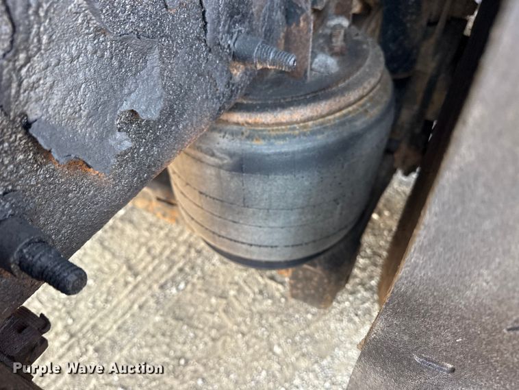 image for item NU9643 2010 International 7500 crane truck