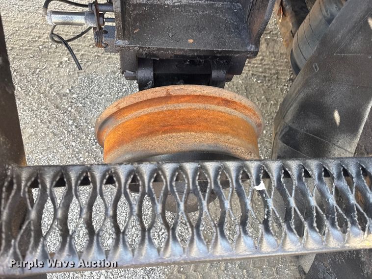 image for item NU9643 2010 International 7500 crane truck